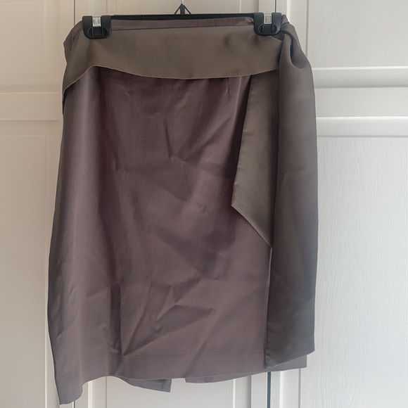 Gorgeous Ann Taylor Pencil Skirt - Picture 3 of 6